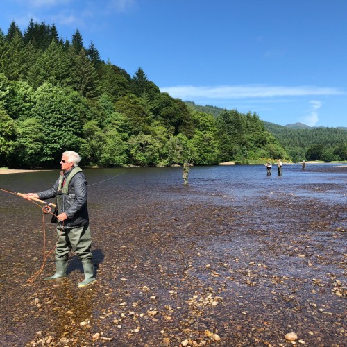 Here's a large party of River Tay guided salmon fishing guests at Dunkeld all getting put through their paces via a group Spey casting lesson at the onset of their fishing day. The Spey cast is easy to perform if your instructor has good simple communication skills which all of our team have.