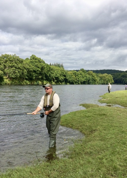 The most important part of salmon fly fishing is manufacturing good water coverage over the full course of the fishing as that's ultimately what finds you a cooperating salmon! Here's a party of River Tay salmon fishers putting their newly learned salmon fishing movement technique into practice near Dunkeld.
