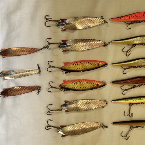 Here's a fantastic display of River Tay spin fishing weaponry! Here's what you are seeing in this photograph; 28g ABU Toby, 30g ABU 'Salmo' Toby, Vision Oneten and the Rapala Scatter rap. All of these (and in these exact colours) are consistently solid lures for catching River Tay salmon on.