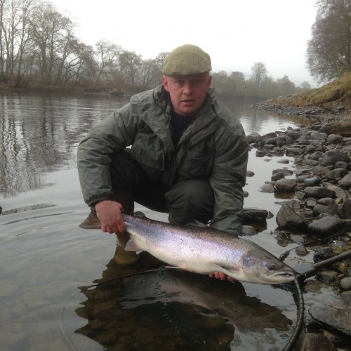 Here's River Tay salmon fisher Kev MacKay with a beauty of a Spring salmon of 15lbs which he landed in front of the Kinnaird Beat fishing hut near Dunkeld as 2 other anglers were in the hut complaining about the low cold water conditions!