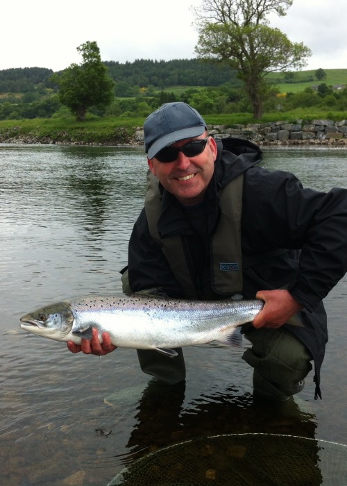 This chap's wife had purchased a gift voucher for his Christmas for a guided day on the River Tay in Perthshire. He only had previously fished for trout and at the end of the fishing day at 5pm after landing 4 perfect fresh run salmon that he recons the trout fishing is more challenging! This was number 4 from the 'Guay Pool' near Dunkeld.