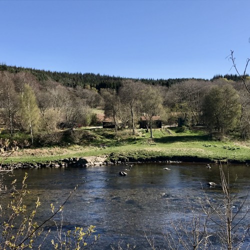 If you look directly across the nearside Glide Pool of the River Dee you'll see the small but very comfortable Invery & Tilquhillie salmon fishing hut nestled in the trees. This is a welcoming lunchtime salmon fishing hut through the early months of Springtime when the wood burning stove has been cranked up!
