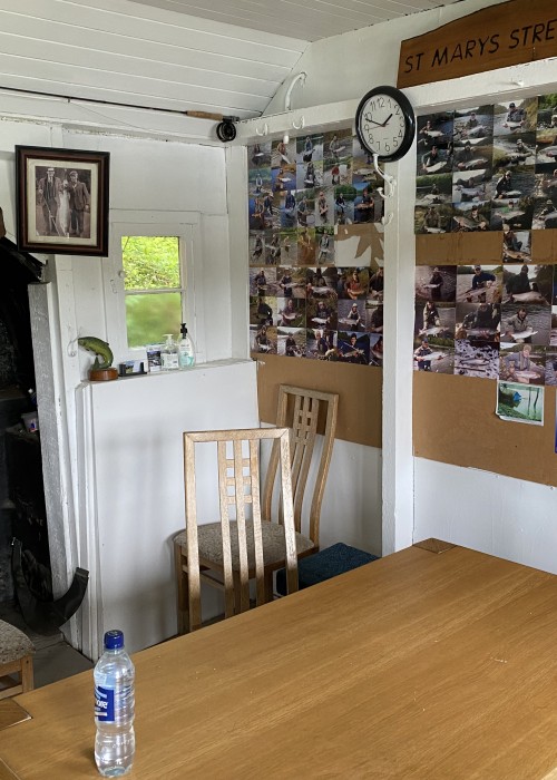 Here's a glimpse of the inside of this famous Newtyle Beat on the River Tay. The walls are covered in salmon capture shots and behind the chair back on the left is a wood burning stove which does a great job of warming up visiting salmon fishing guests on cooler days. Top right above the fireplace is a shot of famous Tay ghillie Willie Laird holding up a specimen 42lbs Spring salmon that he landed with a guest in the 60's.